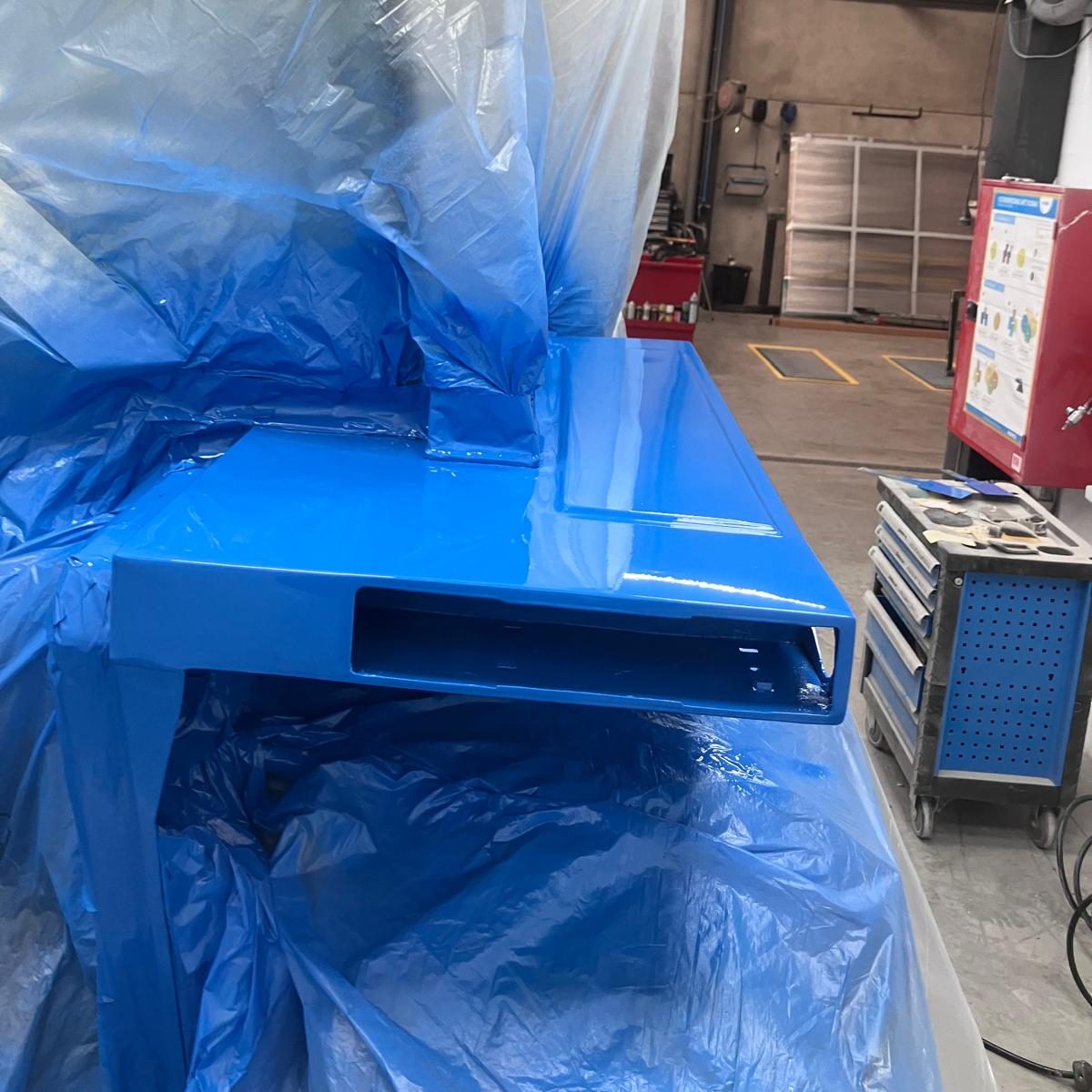 Spuiten van achterlicht tractor